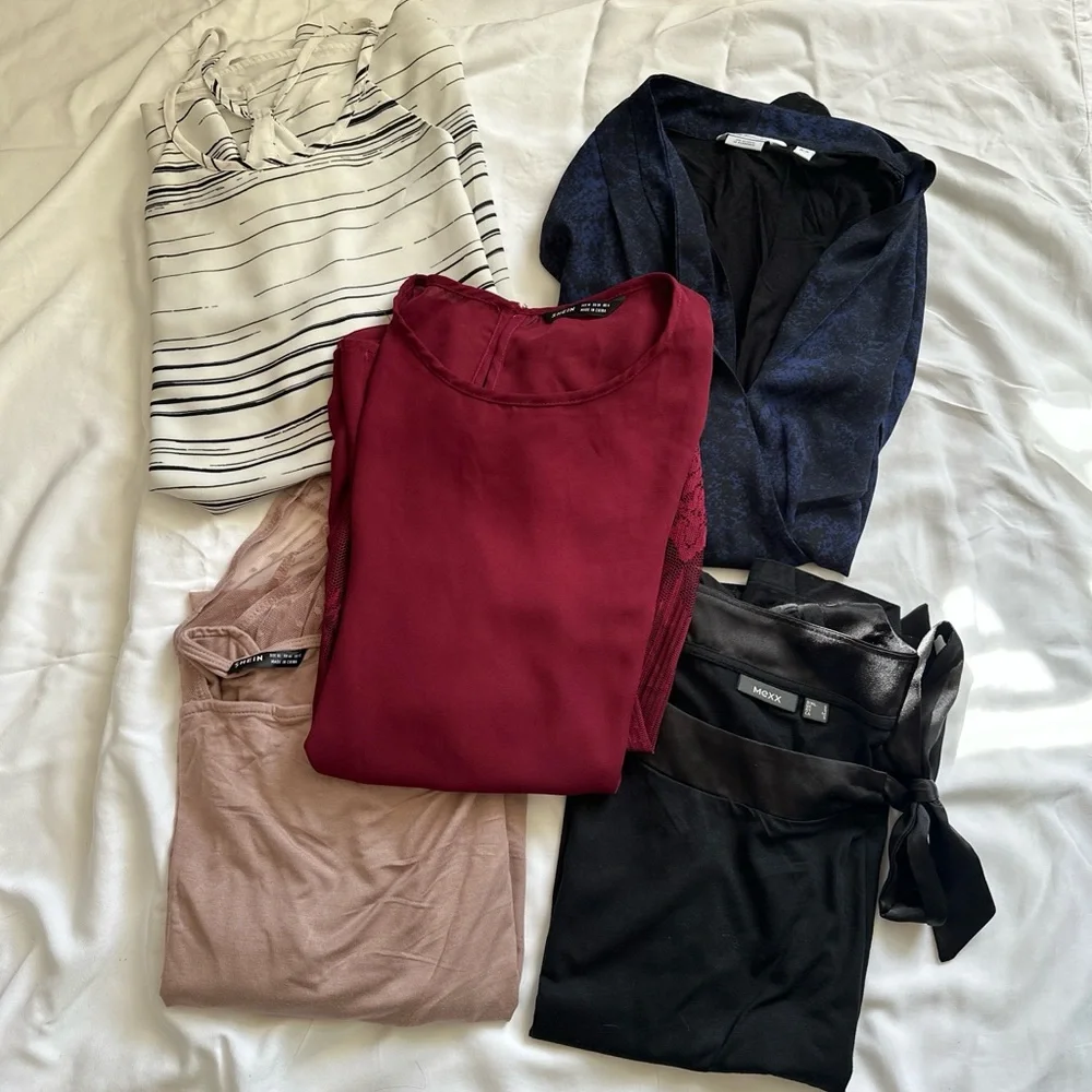🔔🎉BUNDLE 5 Blouses (Small, Medium and XL) - Picture 1 of 6
